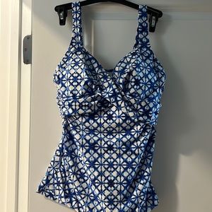 Land’s End women’s tankini top, size 4